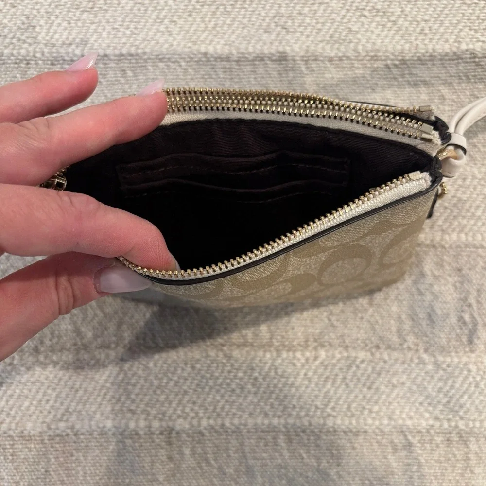 Coach Signature Canvas Double Corner Zip Wristlet Khaki / Chalk White